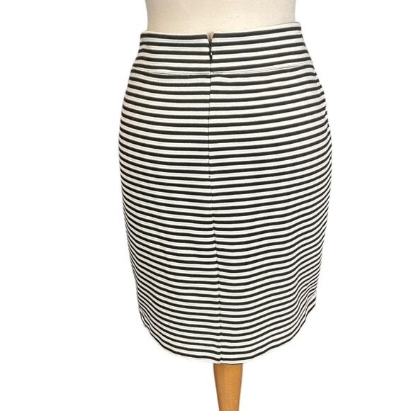 GAP Designed & Crafted Black + White Striped Stretch Pencil Skirt – Size Small - Picture 2 of 8